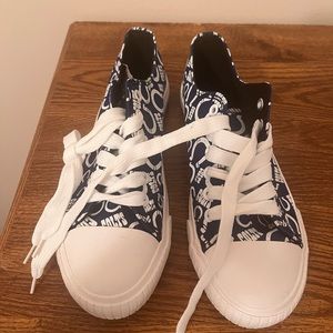 Foco women’s size 8 sneakers